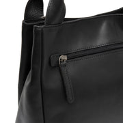 Dettaglio ravvicinato of Classic Collar &amp; Heavy-Duty Zipper Hardware on Tenara Full-Grain Leather Handbag da Donna