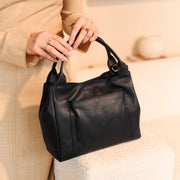 Classic 100% Full-Grain leather Goods - Vista posteriore Showing Tailored Shoulder Fit &amp; Clean Hemline