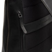 Vista interna Showing Dedicated Padded Laptop Sleeve &amp; Multi-Compartment Organization