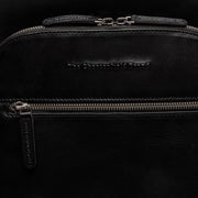 Solid Antique Brass Hardware &amp; Heavy-Duty Dual Zipper Detail on Maggiore Full-Grain Leather Laptop Backpack da Uomo