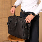 Boston Full-Grain Leather Laptop Bag da Uomo - Structured Side Profile Showing Gusset Depth &amp; Expansion Capacity