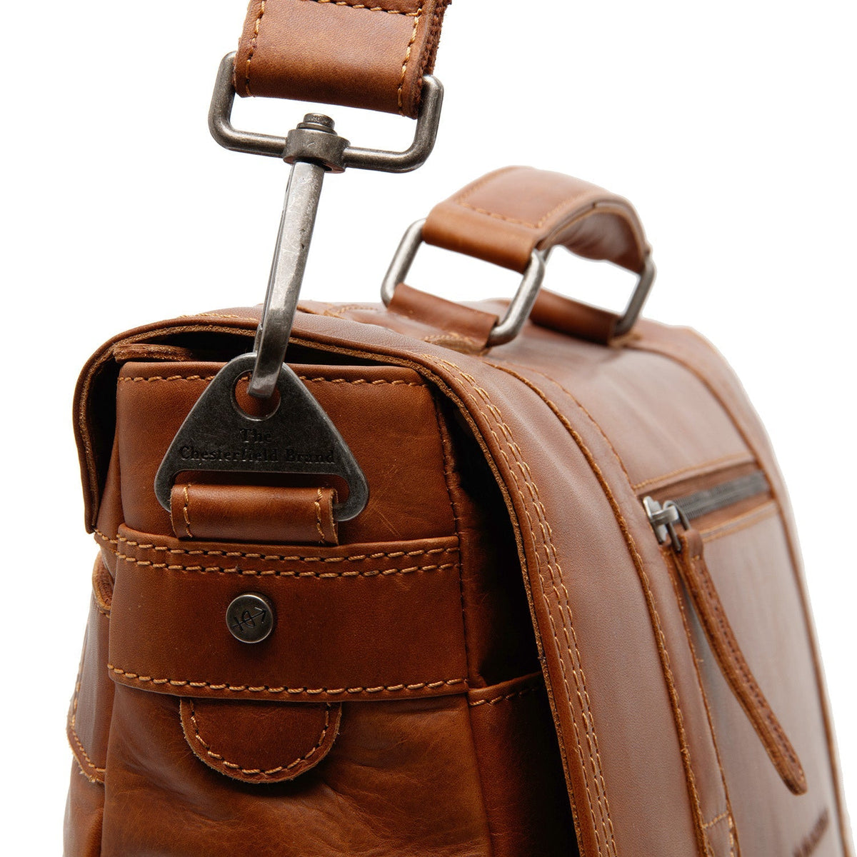 Vista interna Showing Dedicated Padded Laptop Sleeve & Multi-Compartment Organization