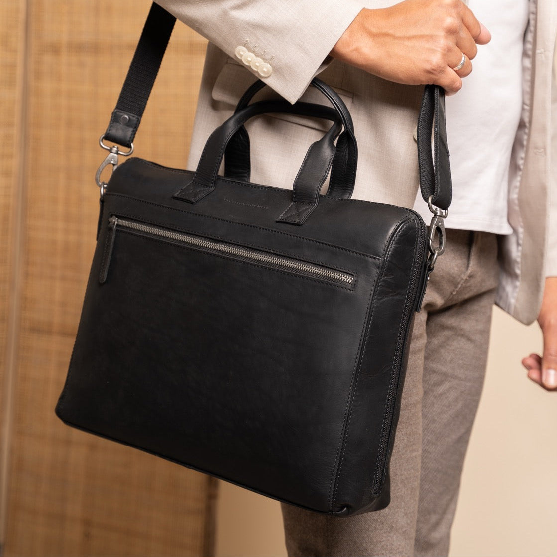 
Classic 100% Full-Grain leather Briefcase - Prospettiva posteriore con spallacci in pelle rinforzati