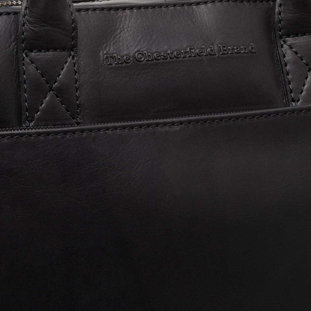 
Solid Antique Brass Hardware & Heavy-Duty Dual Zipper Detail on Tilbury Borsa porta PC in pelle pieno fiore