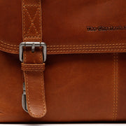 Solid Antique Brass Hardware &amp; Heavy-Duty Dual Zipper Detail on Veneto Full-Grain Leather Laptop Bag da Donna