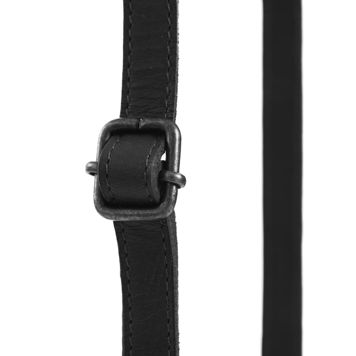 
Tailored Rib Cuffs & Hem Craftsmanship Construction Detail on Malaga Pelle Pieno Fiore Phone Bag