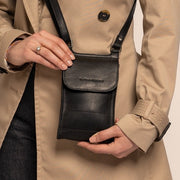 
Classic 100% Full-Grain leather Goods - Vista posteriore con spalle definite e orlo pulito