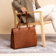 
Fidenza Borsa a spalla in pelle pieno fiore – alternate product view 3