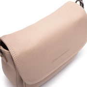 Solid Antique Brass Hardware &amp; Heavy-Duty Dual Zipper Detail on Miloa Full-Grain Leather Shoulder Bag da Donna