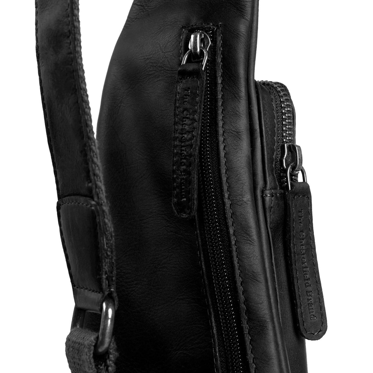 Solid Antique Brass Hardware &amp; Heavy-Duty Dual Zipper Detail on Leather Sling Bag Logan da Donna