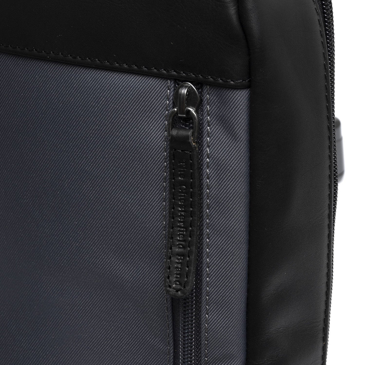 
Classic 100% Full-Grain leather Bag - Prospettiva posteriore con spallacci in pelle rinforzati