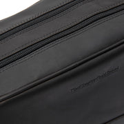 Tailored Rib Cuffs &amp; Hem Craftsmanship Construction Detail on Stacey Full-Grain Leather Toiletry Bag da Donna