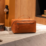 Trevia Full-Grain Leather Toiletry Bag da Donna – Vista prodotto alternativa 2