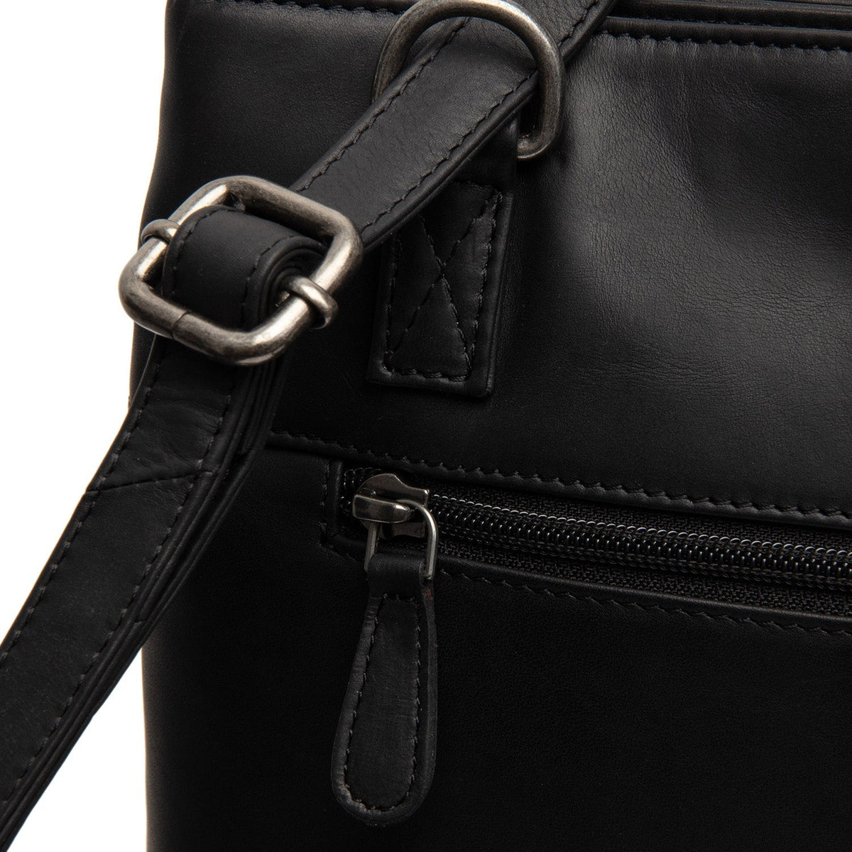 Solid Antique Brass Hardware &amp; Heavy-Duty Dual Zipper Detail on Raynor Full-Grain Leather Tote Bag da Donna