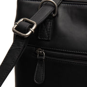 Solid Antique Brass Hardware &amp; Heavy-Duty Dual Zipper Detail on Raynor Full-Grain Leather Tote Bag da Donna
