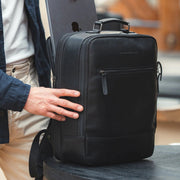 
Classic 100% Full-Grain leather Backpack - Prospettiva posteriore con spallacci in pelle rinforzati