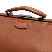 Corfu Full-Grain Leather Weekender Bag da Donna - Structured Side Profile Showing Gusset Depth &amp; Expansion Capacity