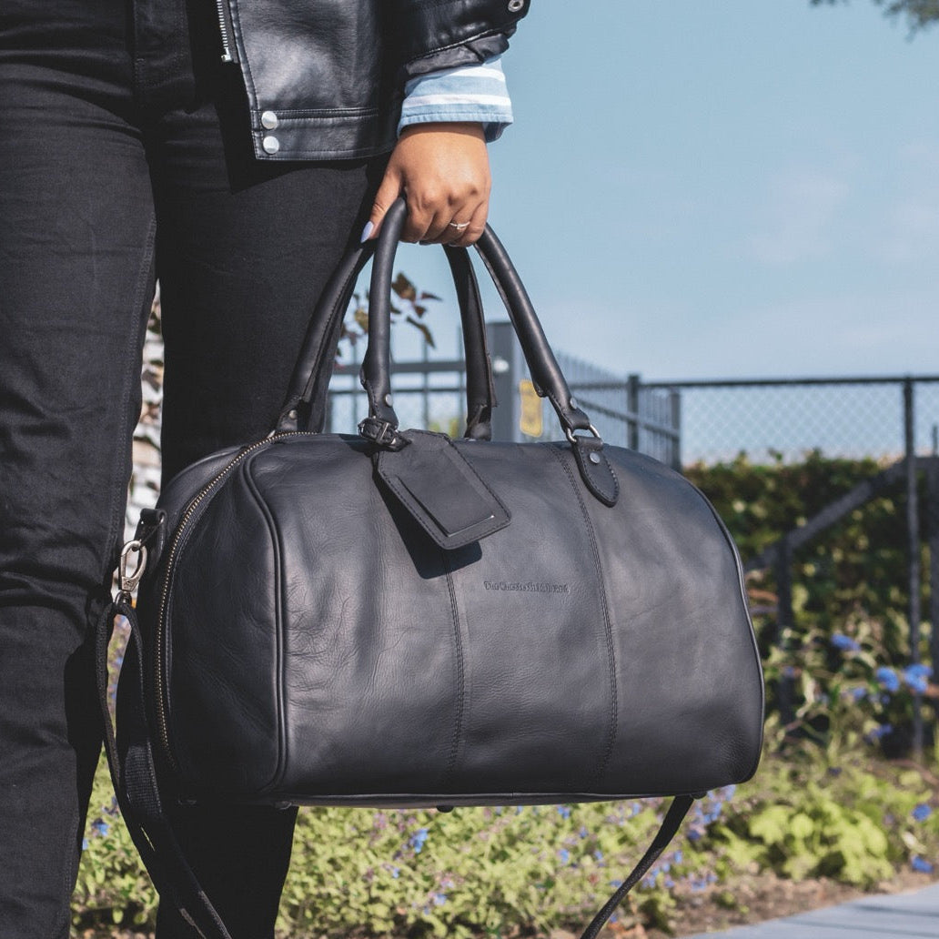 
Classic 100% Full-Grain Leather Duffle Bag - Prospettiva posteriore con spallacci in pelle rinforzati