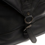 
Solid Antique Brass Hardware & Heavy-Duty Dual Zipper Detail on Portsmouth II Borsone da weekend in pelle pieno fiore