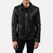 Dettaglio ravvicinato of High neck with Belt &amp; Zipper Hardware on Men's Legacy Nero Giacca Biker in Pelle da Uomo