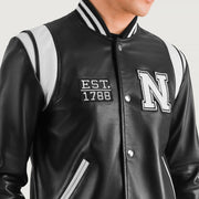 
Dettaglio ravvicinato of Varsity & Snap Button Hardware on Liberte New York Nero Leather Varsity Giacca in Pelle da Uomo