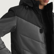 
Vista interna Showing Quilted Viscose Lining & Due tasche interne funzionali