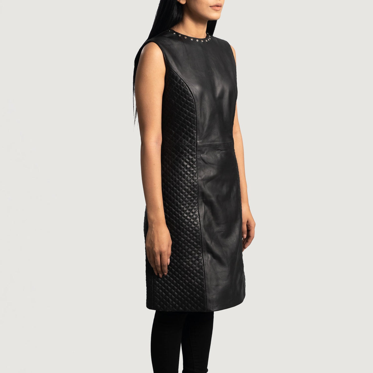 
Black Sheepskin leather Coat - Vista posteriore con spalle definite e orlo pulito
