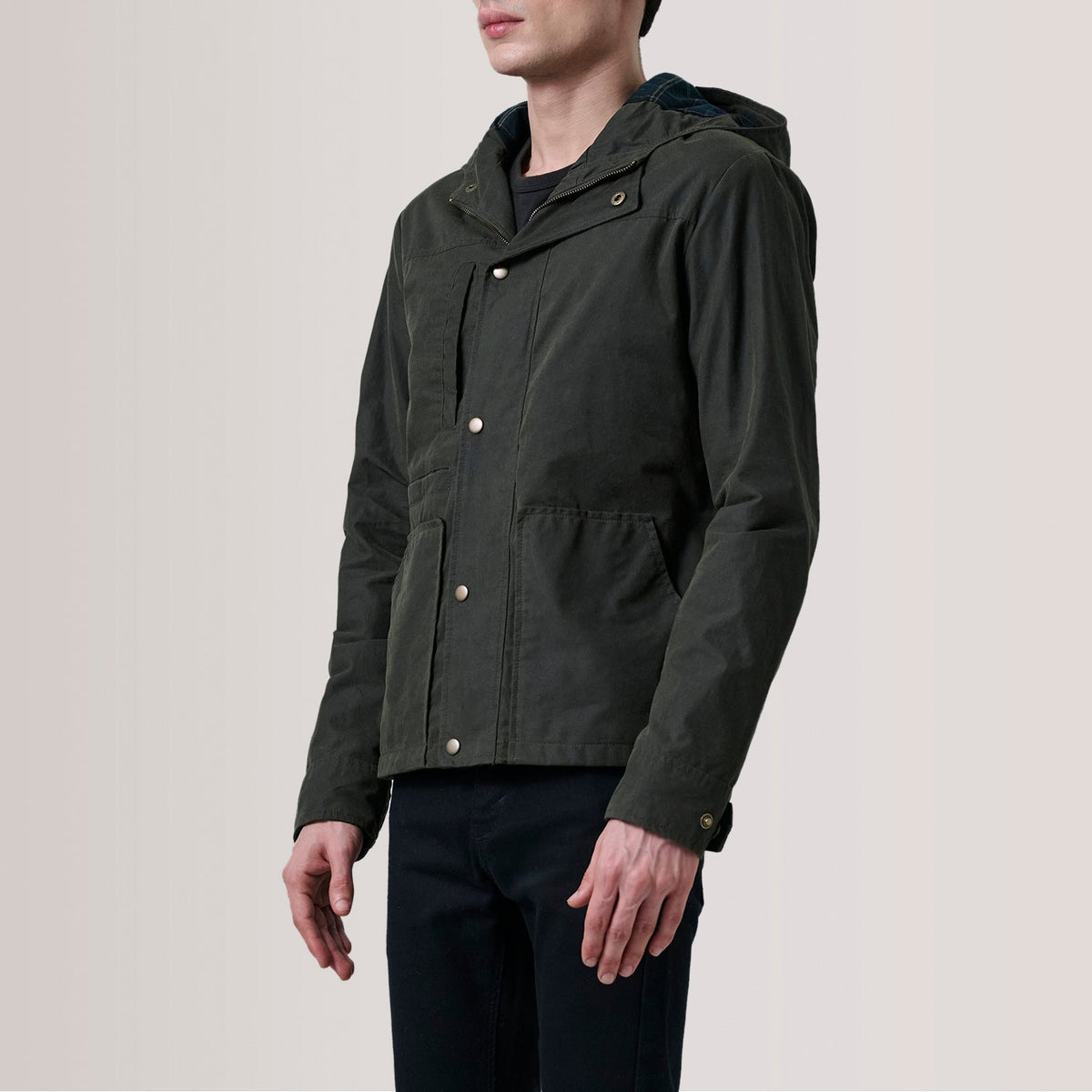 Marlo Olive Canvas Hooded Work Giacca in Pelle da Uomo For Men - Lateral Side Profile View Showing Sleeve Cut &amp; Athletic Taper Fit