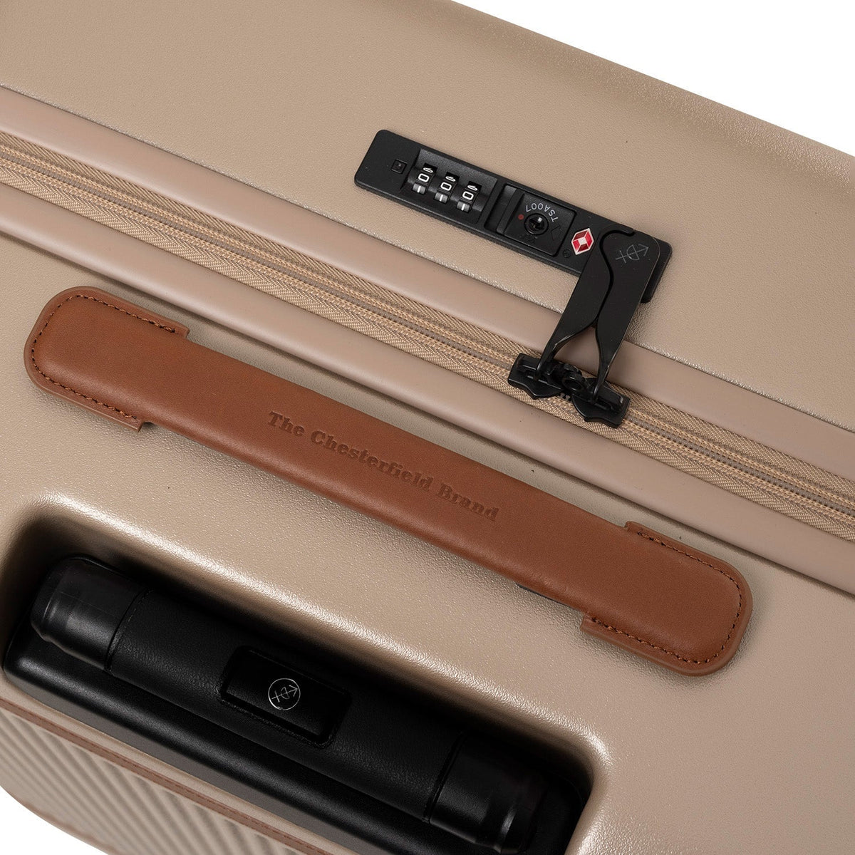 Vista interna Showing Quilted Viscose Lining &amp; Dual Inside Utility Storage Pockets