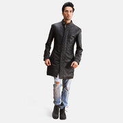 Dettaglio ravvicinato of Band with snap button &amp; Zipper with button flap Hardware on Men's Midlander Trapuntato Nero Cappotto in Pelle da Uomo
