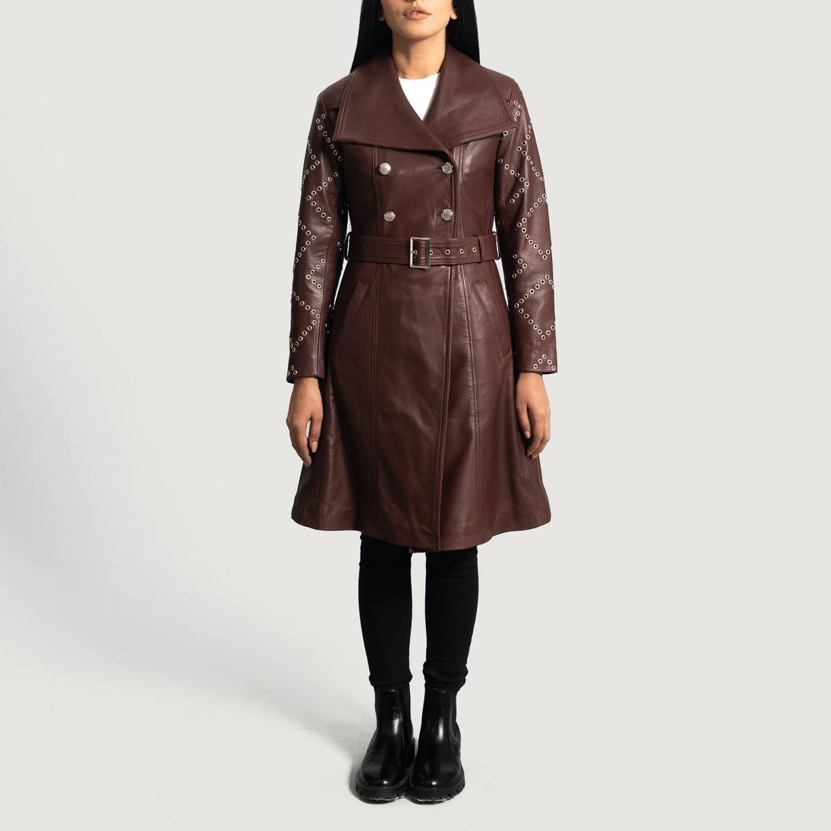 
Maroon Sheepskin Leather Trench Coat - Vista posteriore con spalle definite e orlo pulito