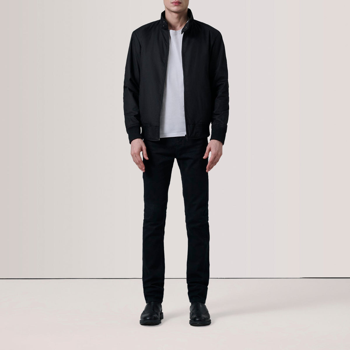 Black Waxed Cotton Canvas Bomber Jacket - Vista posteriore Showing Tailored Shoulder Fit &amp; Clean Hemline