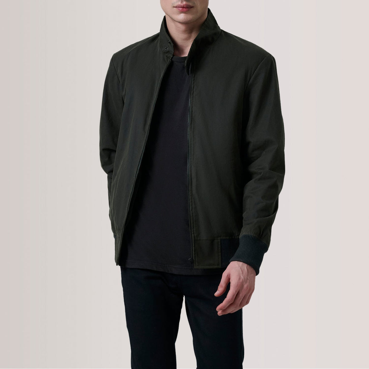 Morrison Olive Canvas Bomber Jacket For Men in Olive Waxed Cotton Canvas - Vista frontale e linea su misura | Acquista online