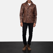 
Mr. Bailey Marrone Leather Naval Peacoat da Uomo - Vista laterale che mostra il taglio ergonomico delle maniche
