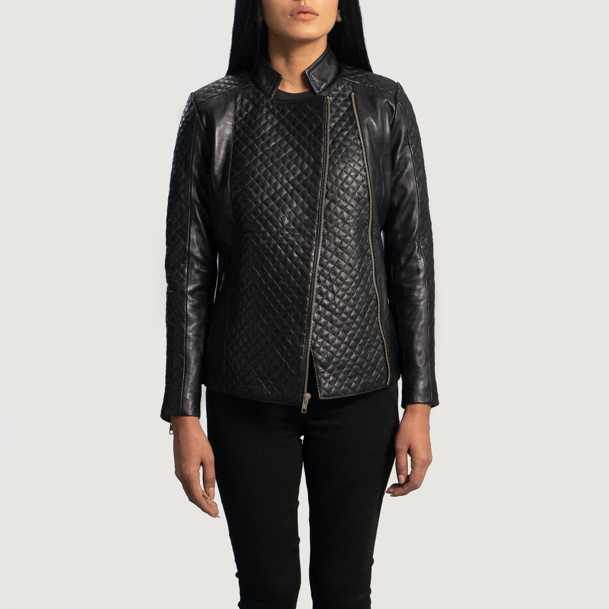 
Orient Grain Trapuntato Nero Giacca Biker in Pelle da Donna - Vista laterale che mostra il taglio ergonomico delle maniche