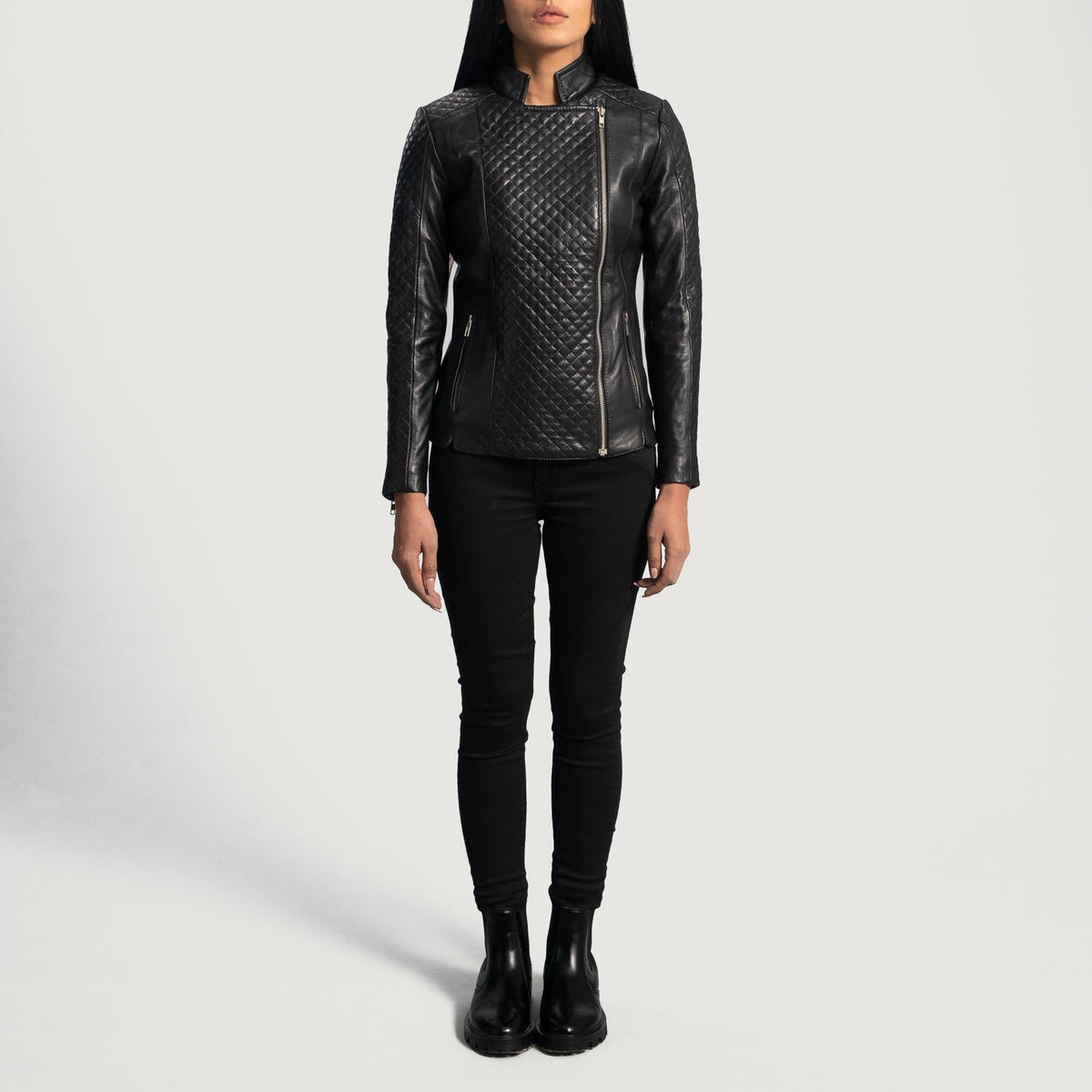 
Dettaglio ravvicinato of Band & Zipper Hardware on Orient Grain Trapuntato Nero Giacca Biker in Pelle da Donna