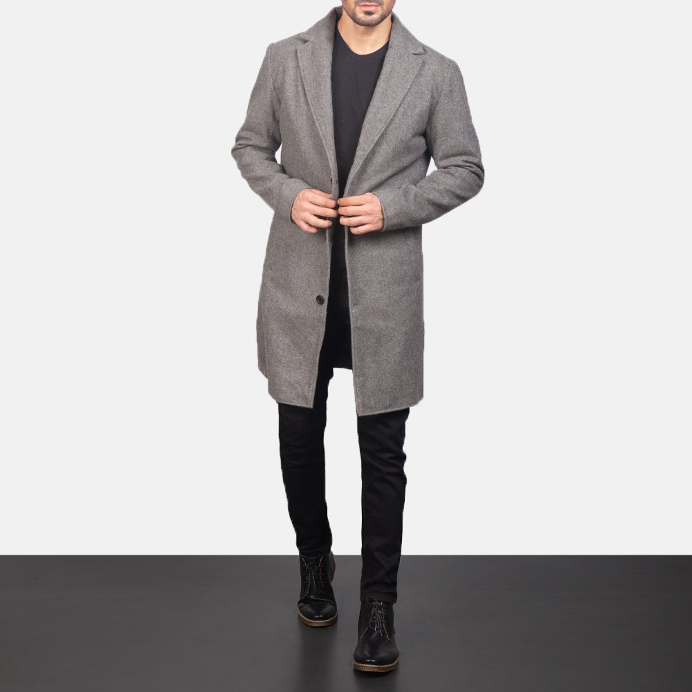 
Petrillo Grigio Wool Single Breasted Cappotto in Pelle da Uomo in Grey Synthetic Wool - Vista frontale e silhouette sartoriale | Acquista online