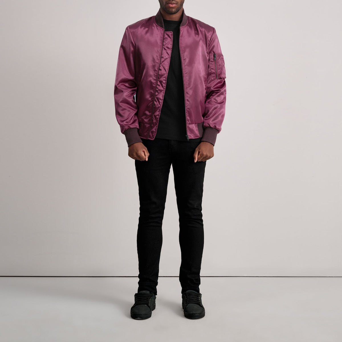 
Dettaglio ravvicinato of Varsity & Zipper Hardware on Quinton MA-1 Marrone Rossiccio Bomber in Pelle da Uomo
