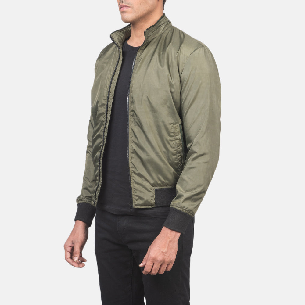 
Green Nylon Bomber Jacket - Vista posteriore con spalle definite e orlo pulito