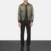 
Ramon Verde Bomber in Pelle da Uomo - Vista laterale che mostra il taglio ergonomico delle maniche