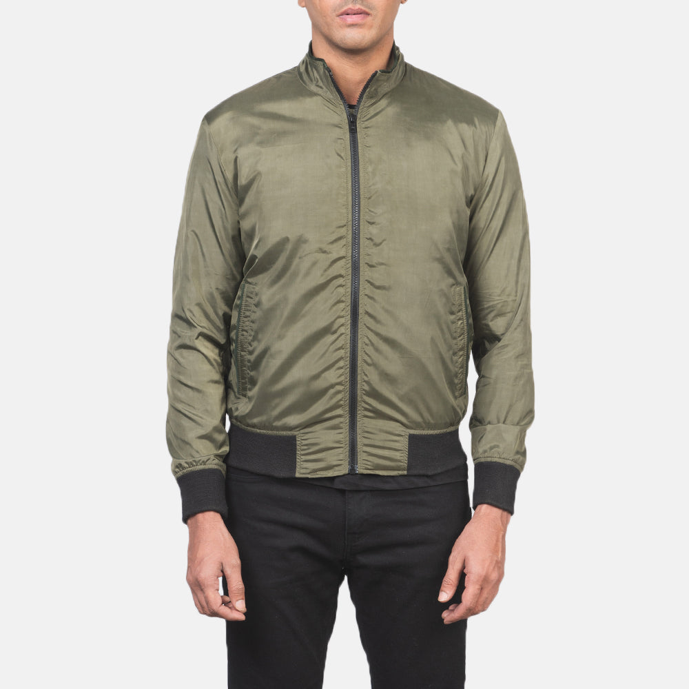 
Dettaglio ravvicinato of Band & Zipper with wind flap Hardware on Ramon Verde Bomber in Pelle da Uomo