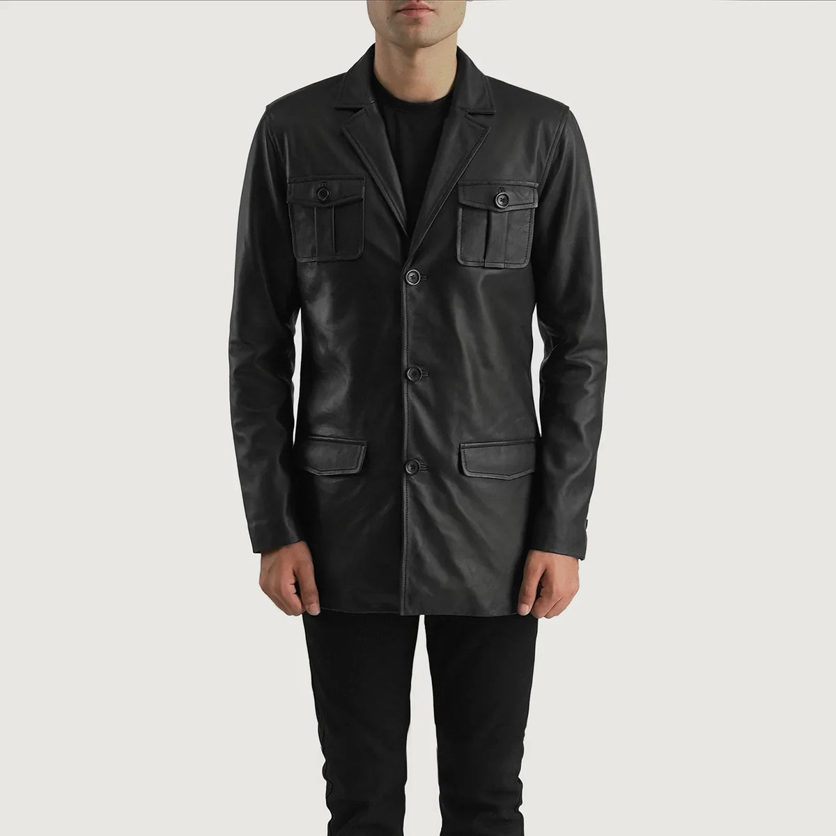 Dettaglio ravvicinato of Band &amp; Button Hardware on Ray Cutler Black Leather Blazer