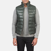 
Reeves Verde Leather Gilet imbottito da Uomo in Green Sheepskin Leather - Vista frontale e silhouette sartoriale | Acquista online