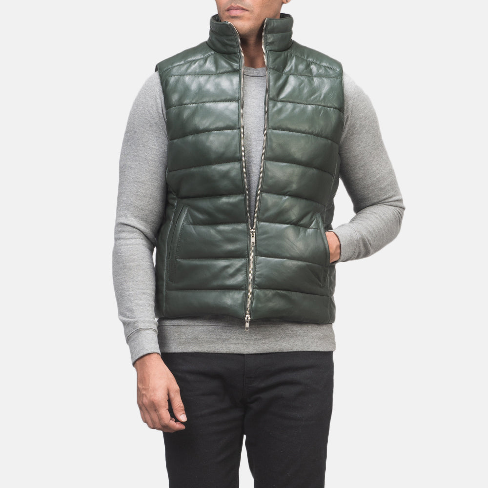 
Dettaglio ravvicinato of Classic Collar & Zipper with Dual Puller Hardware on Reeves Verde Leather Gilet imbottito da Uomo