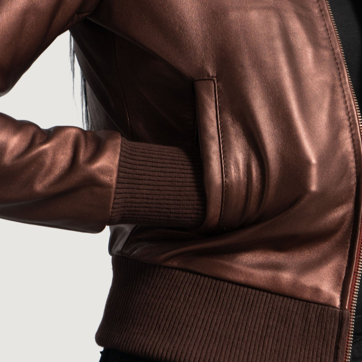 Vista interna Showing Quilted viscose lining &amp; Dual Inside Utility Storage Pockets