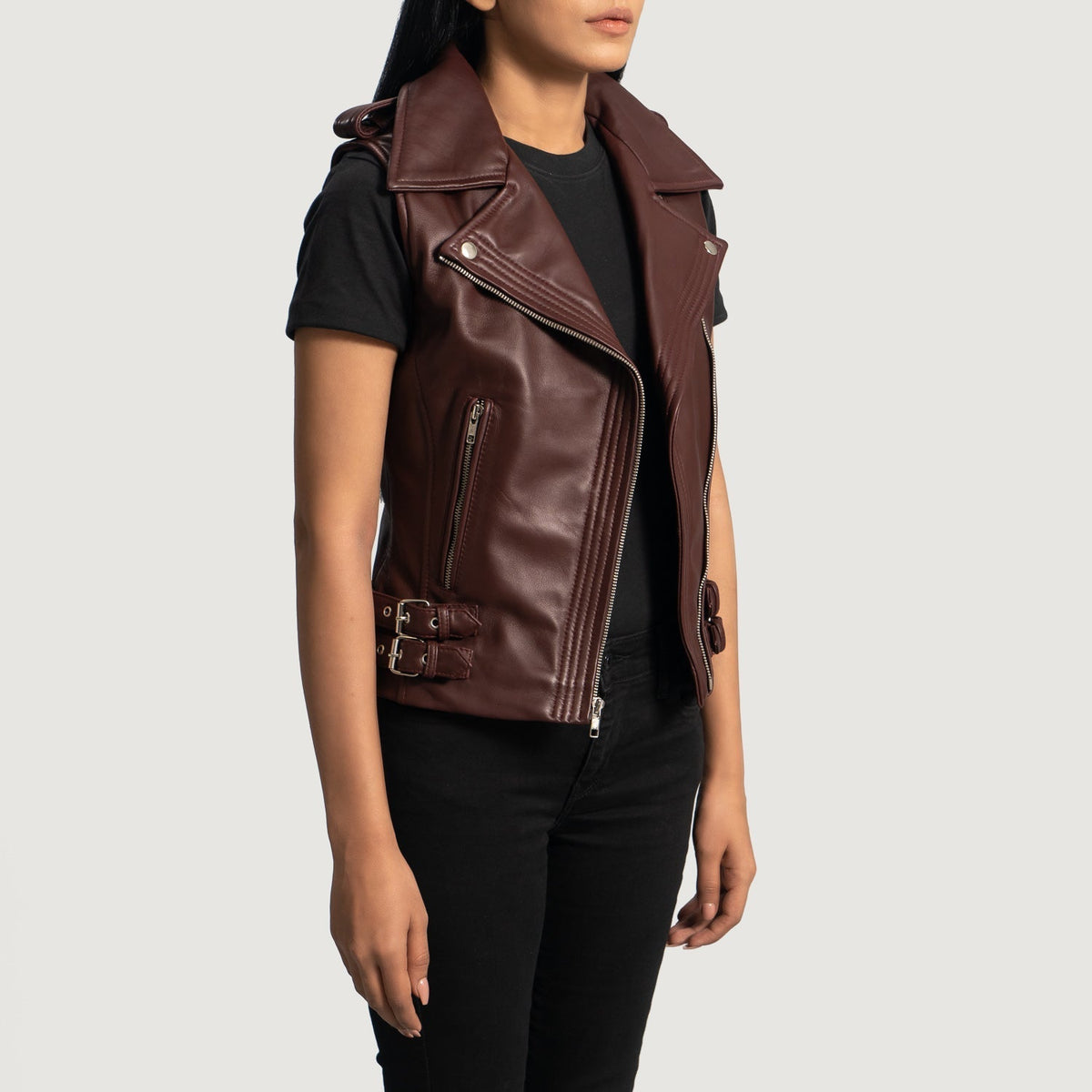 
Rhonda Marrone Rossiccio Leather Biker Vest da Donna - Vista laterale che mostra il taglio ergonomico delle maniche