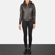 
Roslyn Brown Hooded Leather Bomber Jacket - Vista laterale che mostra il taglio ergonomico delle maniche