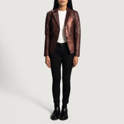 Dettaglio ravvicinato of Notch &amp; Button Hardware on Women's Ruby Metallic Bordeaux Blazer in Pelle in Pelle da Donna