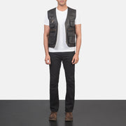 
Safari Marrone Gilet in Pelle da Uomo - Vista laterale che mostra il taglio ergonomico delle maniche