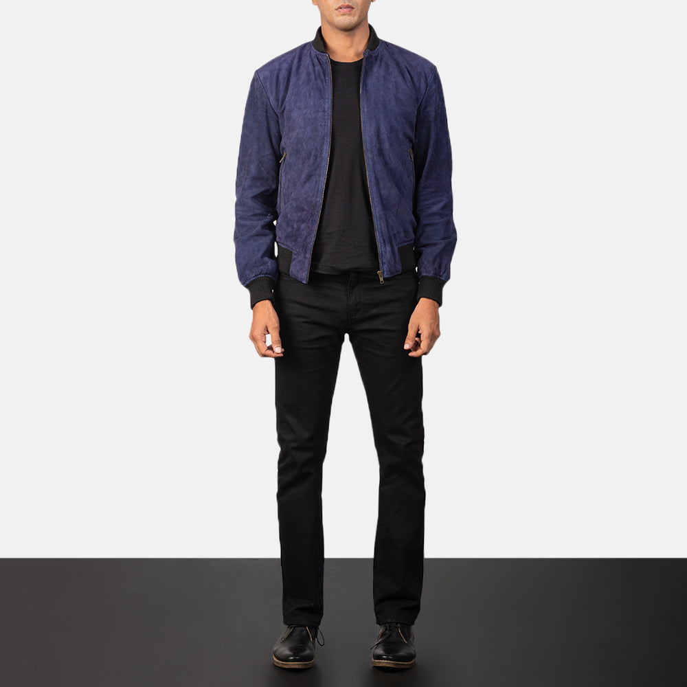
Shane Navy Blue Suede Bomber Jacket - Vista laterale che mostra il taglio ergonomico delle maniche